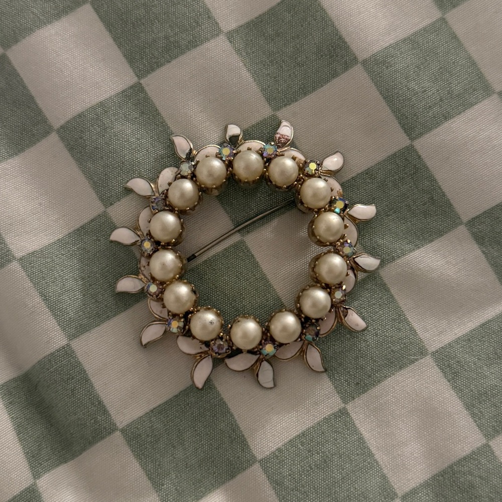 Gorgeous Vintage Pearl and Silver Floral‎ Esque Brooch Elegant